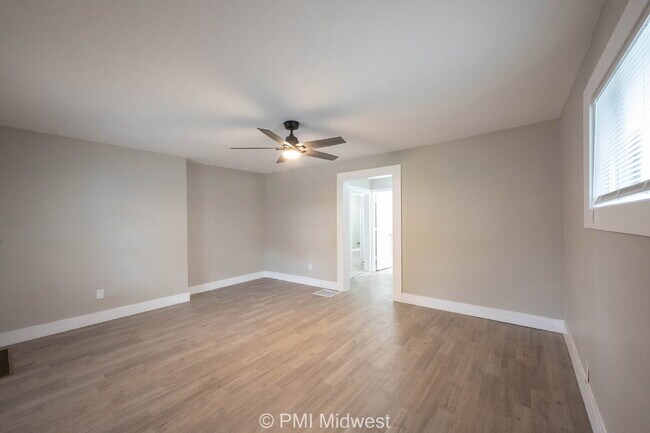 Foto del edificio - "Charming Urban Retreat: Cozy 1-Bedroom Ap...