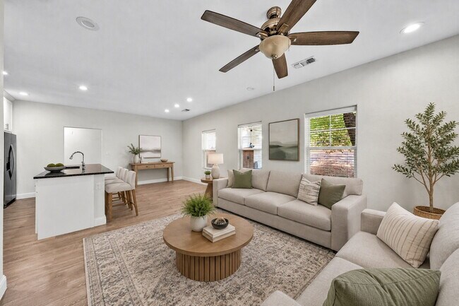 Building Photo - "Charming 3-Bed, 2-Bath Denison Home with Elegant Granite Countertops!"