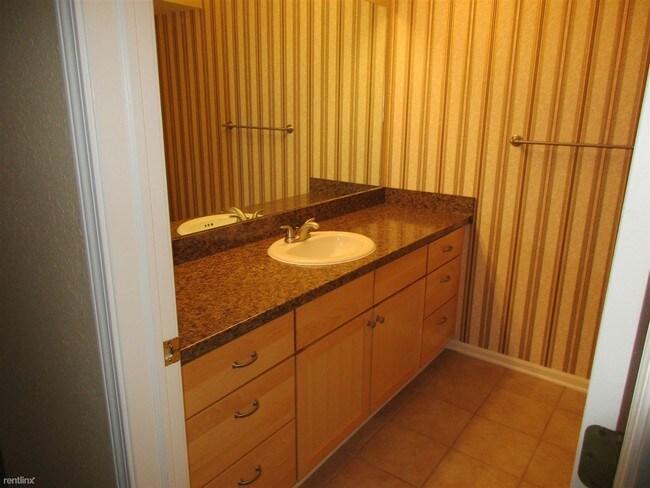 Building Photo - 2 br, 2 bath Condo - Heatherwood