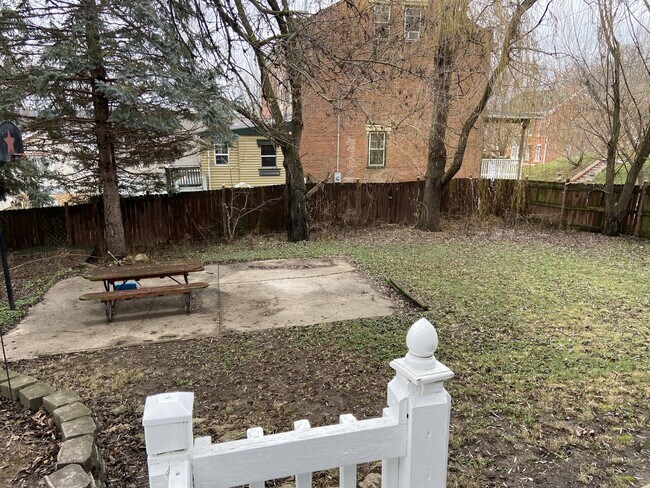 Building Photo - Chestnut- 609