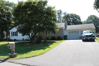 Building Photo - 6 Greenfield Dr