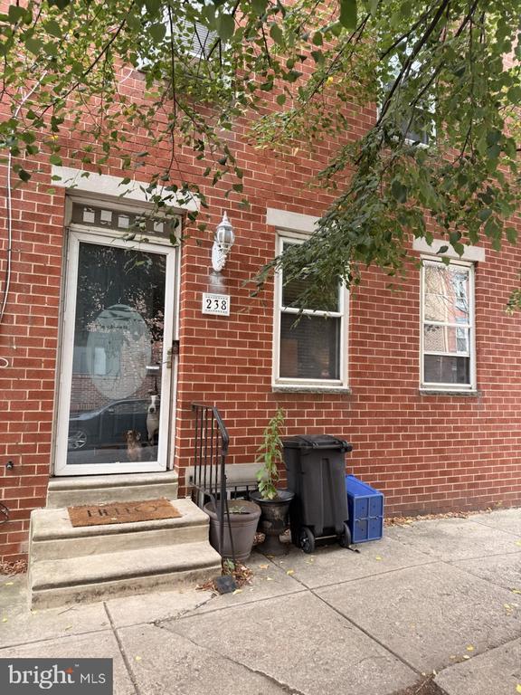 Building Photo - 238 E Thompson St