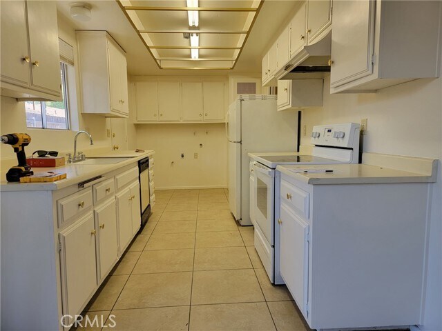 Building Photo - 863 Oleander St