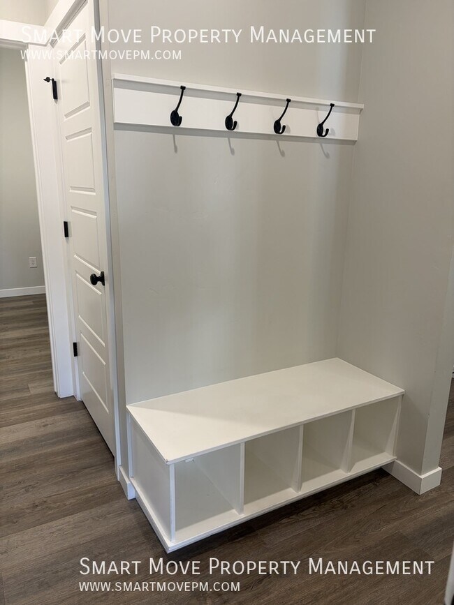 Building Photo - 10000 W La Jolla Dr