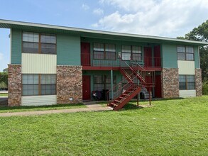 Building Photo - 106 Lady Bird Ln