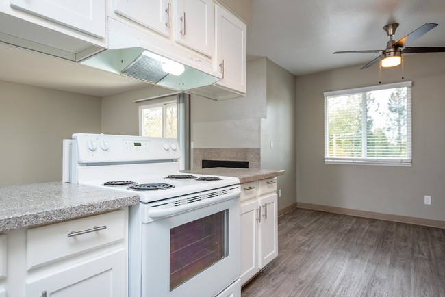 Gresham Park Apartments | Dining Room - Gresham Park Apartments