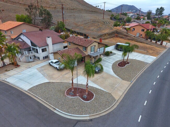 Building Photo - 28810 Vacation Dr