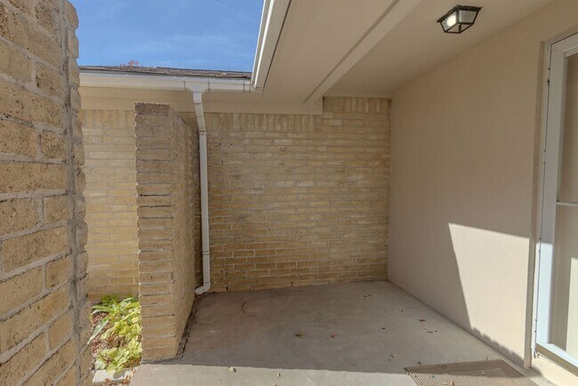 Foto del edificio - 9806 Cane Creek Dr