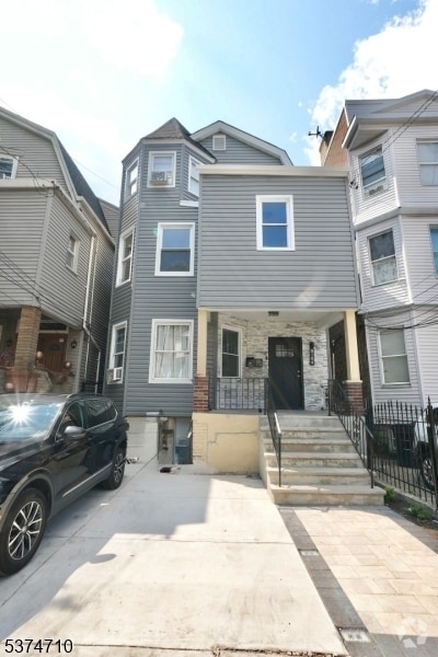 Building Photo - 184 N 11th St