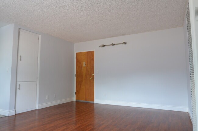 Building Photo - 11820 Venice Blvd