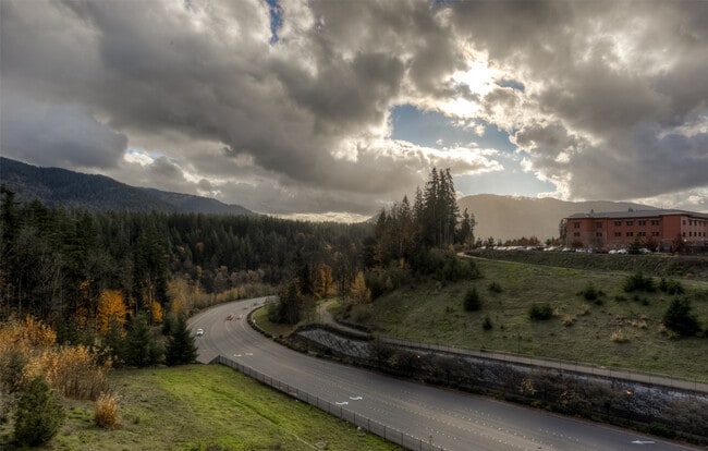 Building Photo - Discovery Heights