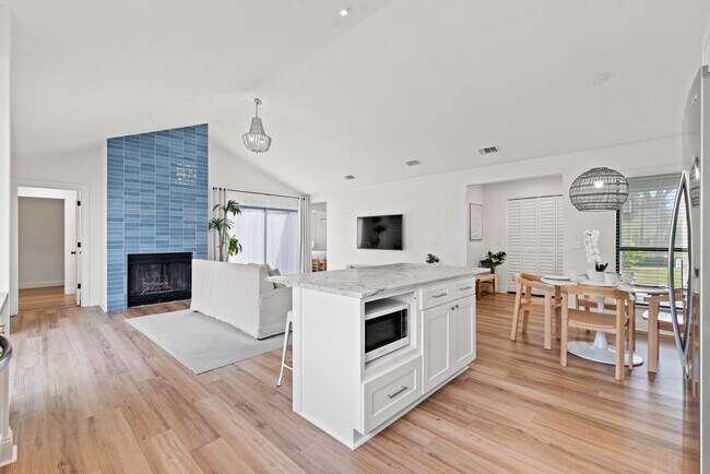 Foto del edificio - 2302 Latrium Cir N