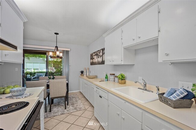 Foto del edificio - CLICK "REQUEST A TOUR" NOW!