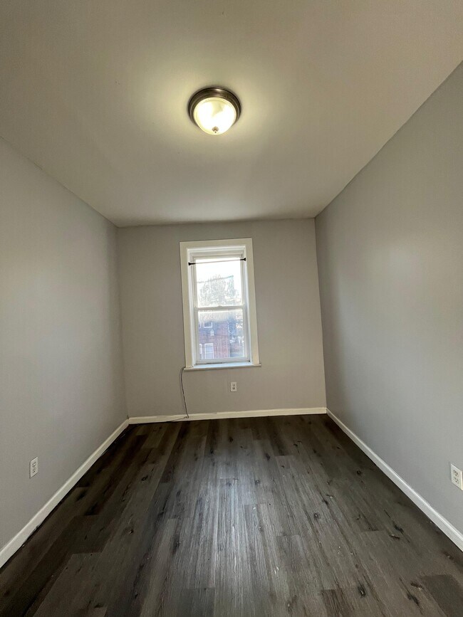 Building Photo - 123 Wade St