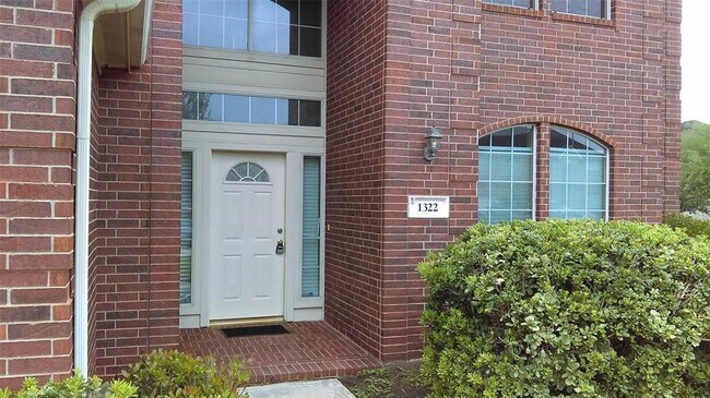 Foto del edificio - 1322 Magnolia Dale Dr