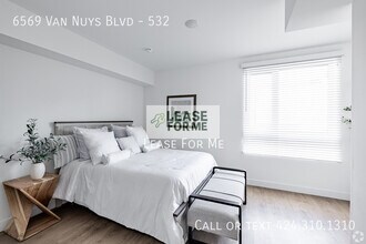 Building Photo - 6569 Van Nuys Blvd