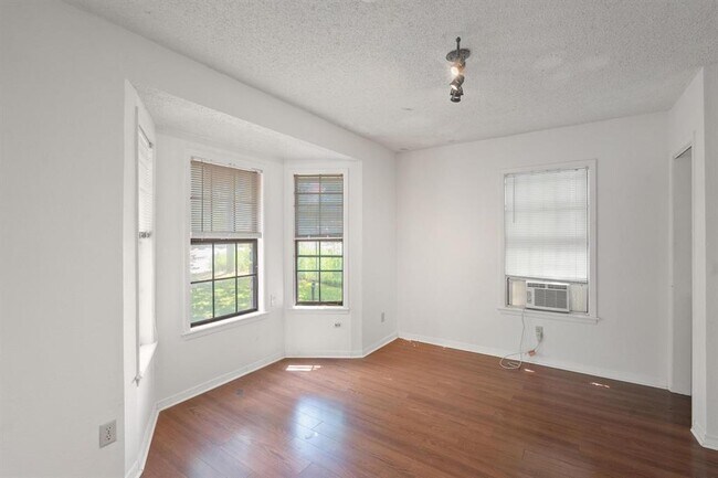 Foto del edificio - 4616 E Cesar Chavez St