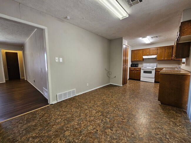 Foto del edificio - 1313 E Brooks St