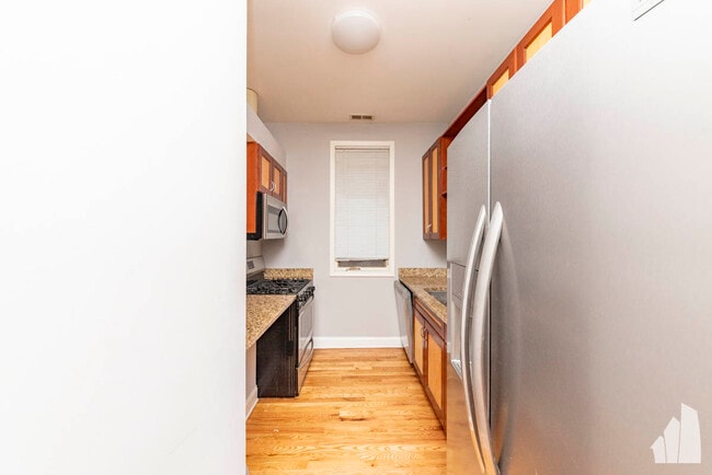 Foto del edificio - 1133 W Addison St