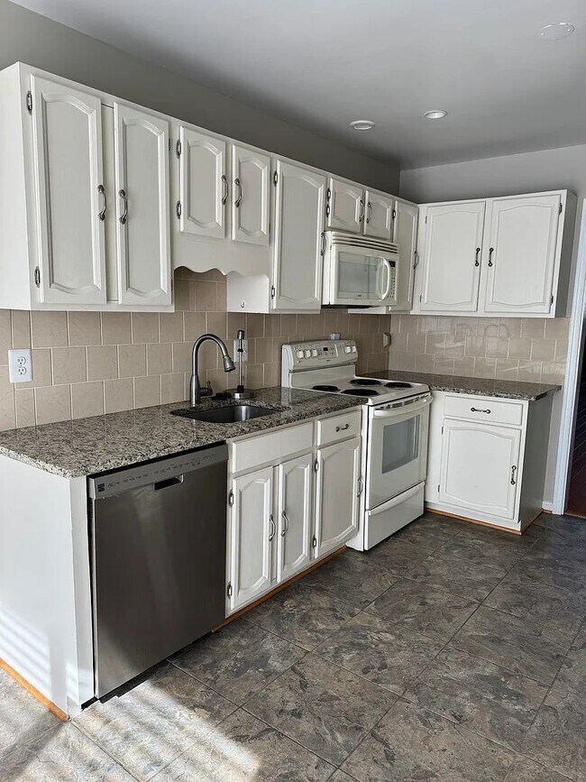 Building Photo - 9515 Duffer Way