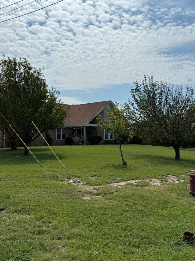 Building Photo - Beautiful 4bed/2 bath