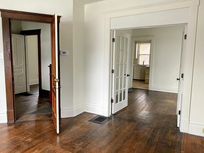 Building Photo - 1009 Michigan Ave