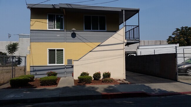 Exterior frontal - 240 Gifford Ave