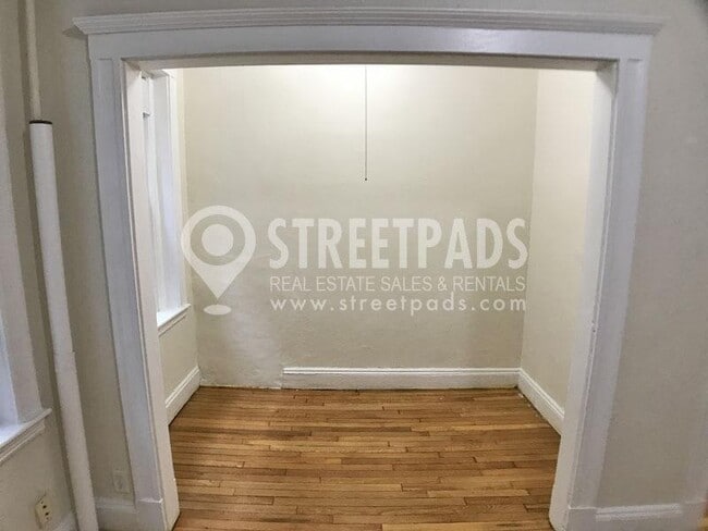 Building Photo - bedroom in Boston MA 02215
