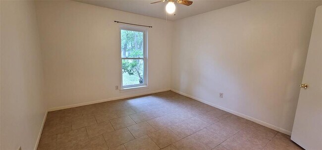 Building Photo - 2030 Little Cedar Dr