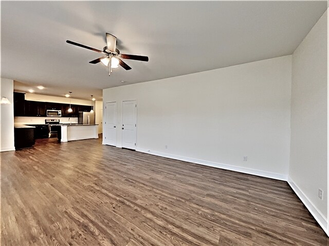 Foto del edificio - 5258 Lake Maxwell Drive
