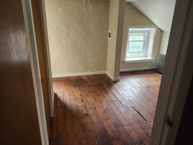 Building Photo - 366 Ridge Rd