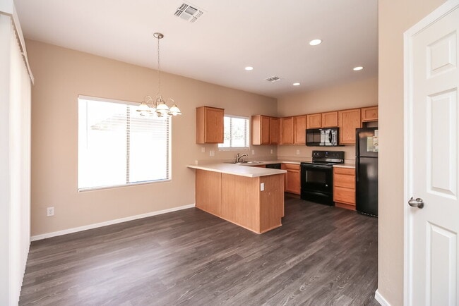 Building Photo - 5161 W Riviera Dr