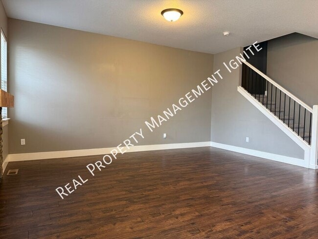 Building Photo - 1032 SE Leonel Ln