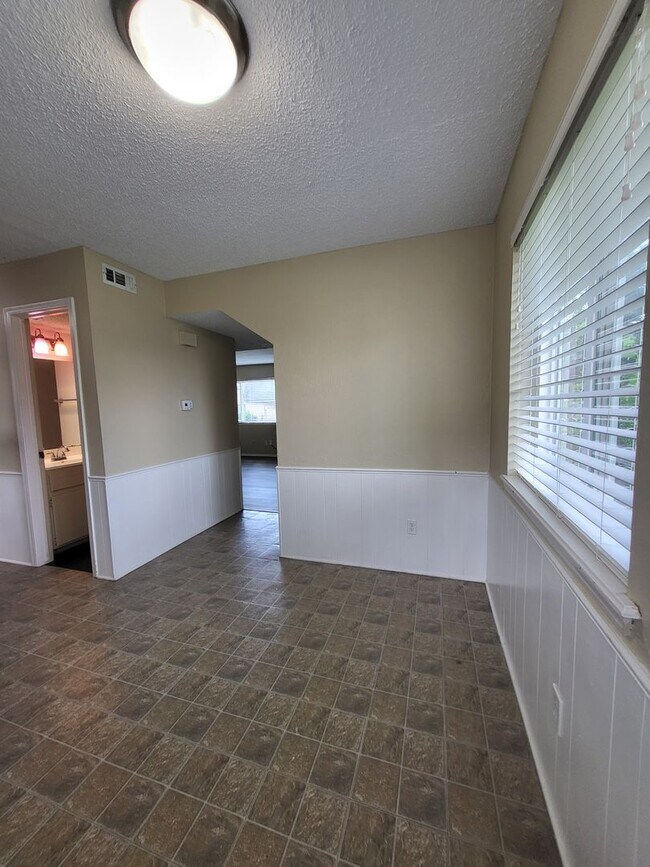 Foto del edificio - (2) Bed+Study/(2.5) Bath Townhome w/ Pool Access! Available NOW!