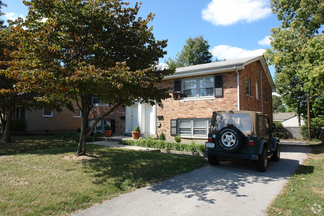 Building Photo - 2021 Garden Springs Dr