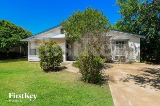 Building Photo - 841 Hackamore St