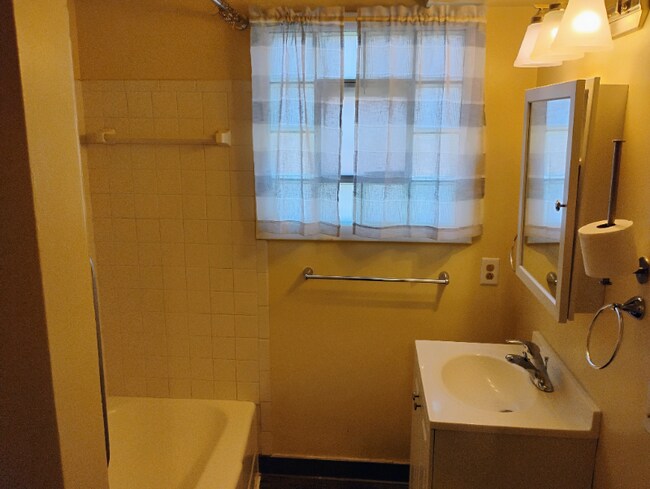 Foto del edificio - 4336 N 67th St