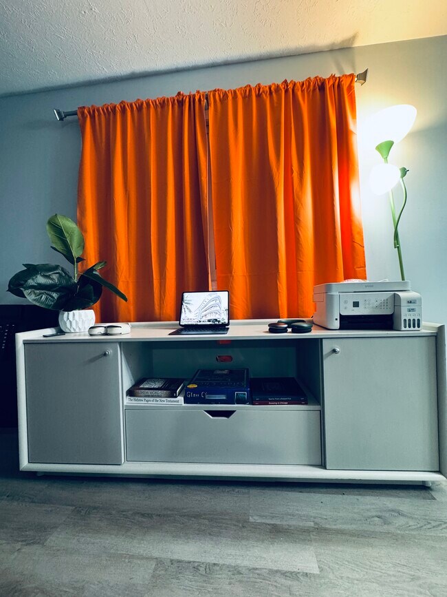 Foto del edificio - 419 S Village Ct