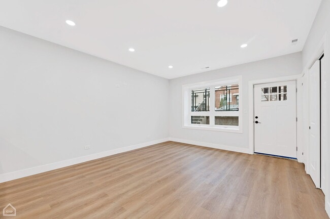 Building Photo - 2132 S Fairfield Ave