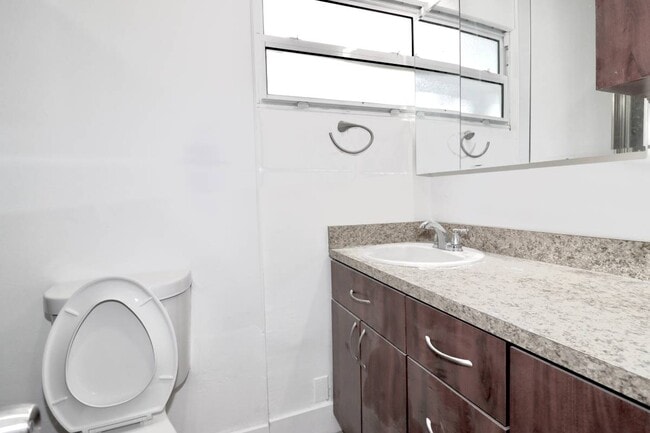 D - 4 - YOUNG CIRCLE APTS