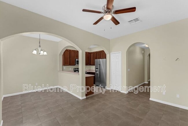 Building Photo - 10392 Park Commons Dr