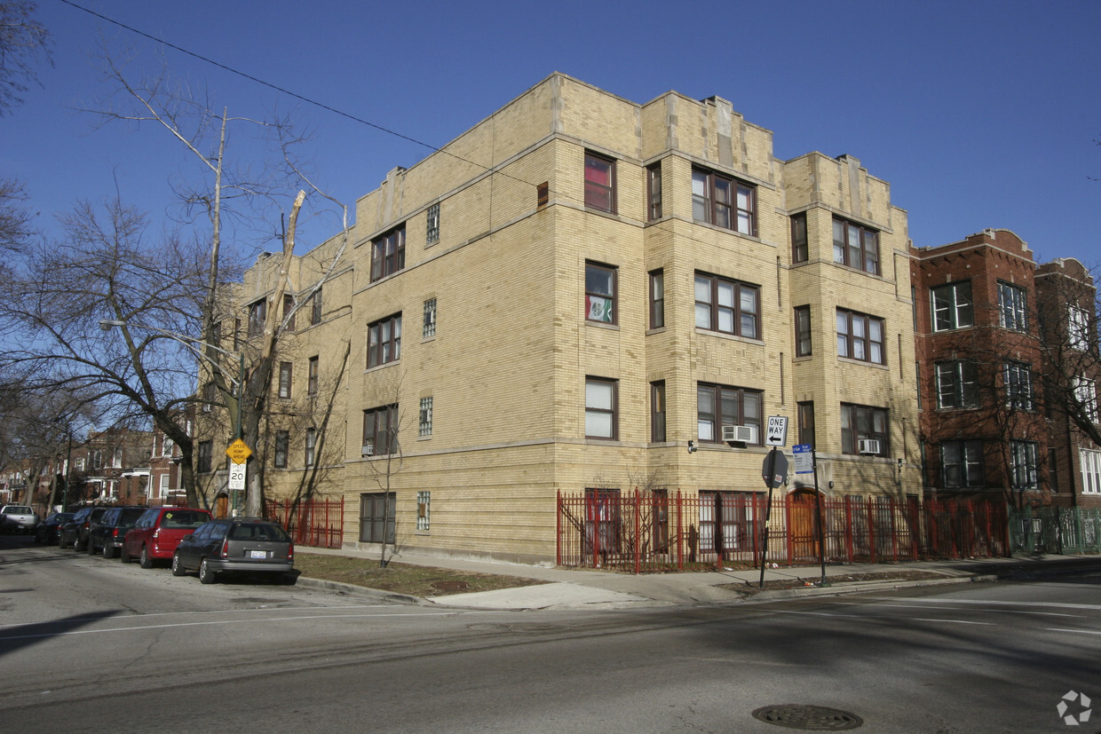 Foto principal - 1300 N Homan Ave