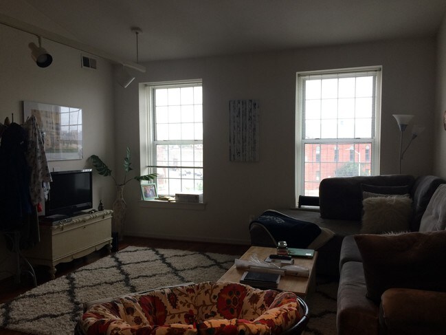 great room - 2639 Boston St