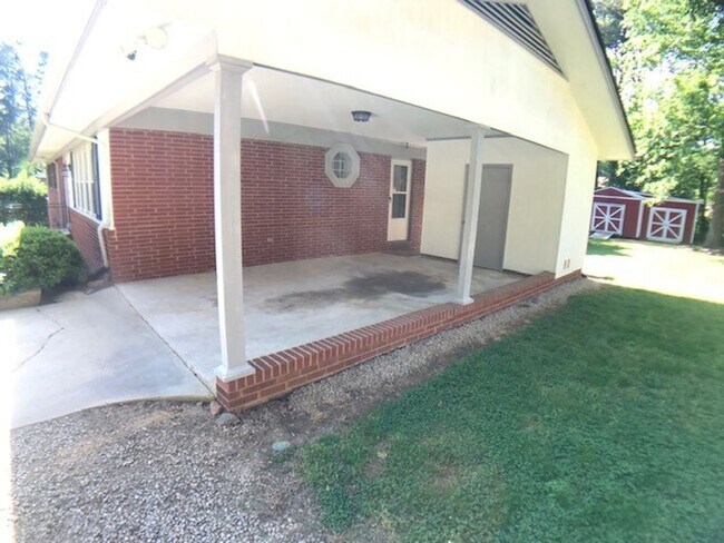 Building Photo - Preleasing for August 2026!