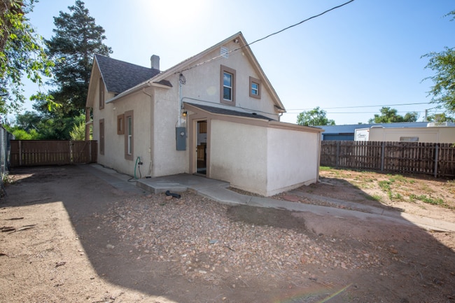 Building Photo - 810 Sahwatch St
