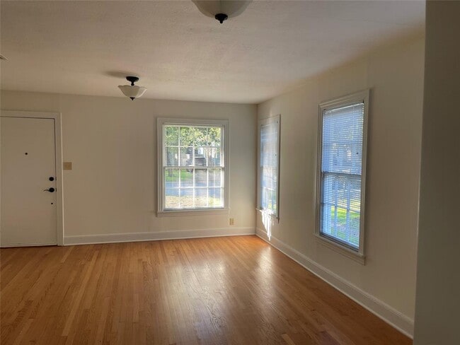 Building Photo - 5403 Sunshine Dr