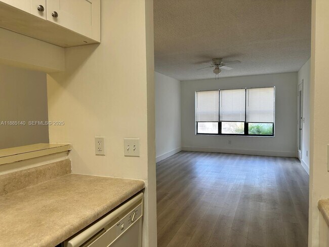 Foto del edificio - 4201 W McNab Rd