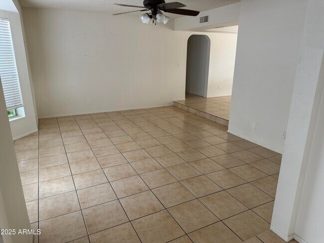 Building Photo - 1019 E Rowlands Ln