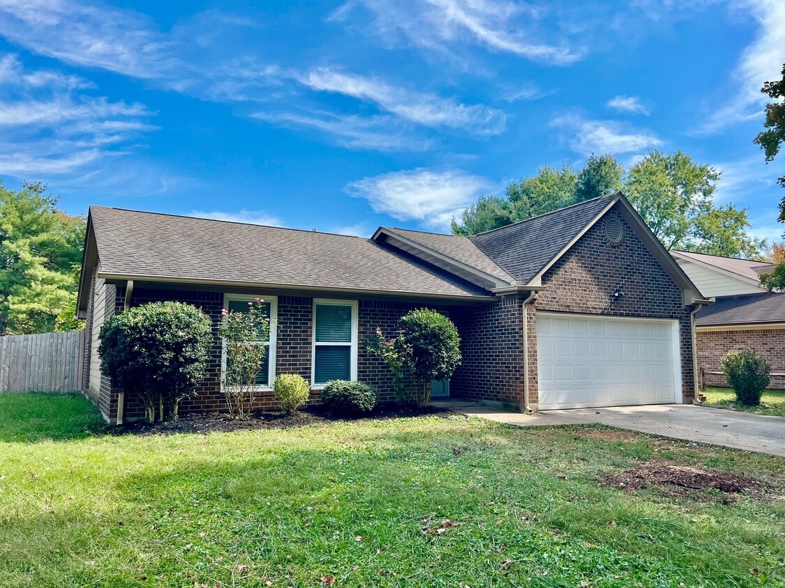 1404 Willow Crossing Dr, Knoxville, TN 37922 House Rental in