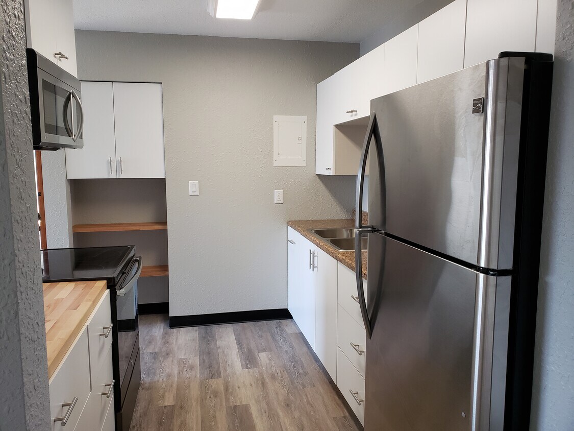 Foto principal - 119 1st Ave NE